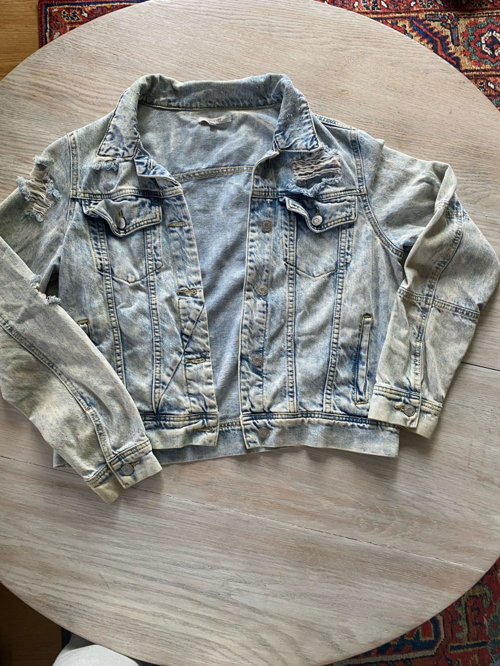 Boutique Light Wash Distressed Women's Denim Jacket - Veveret